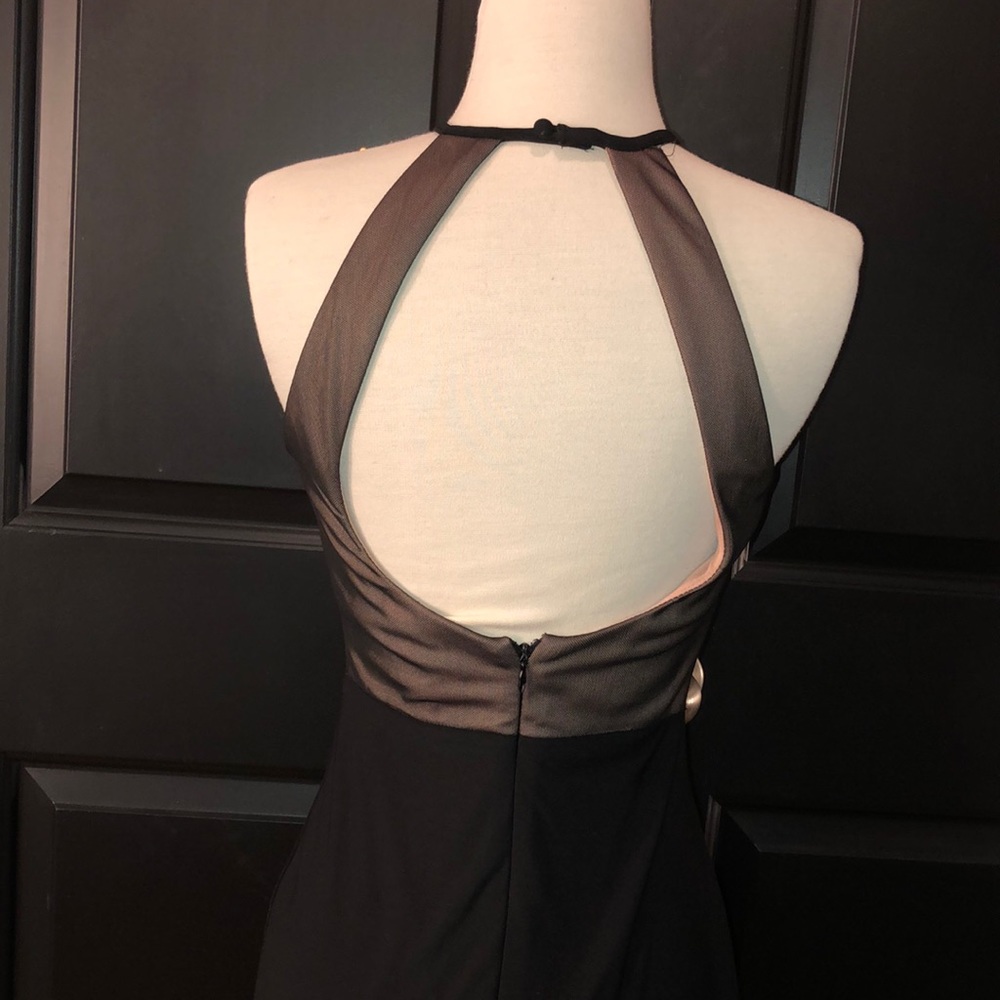Black cocktail dress with keyhole back 4